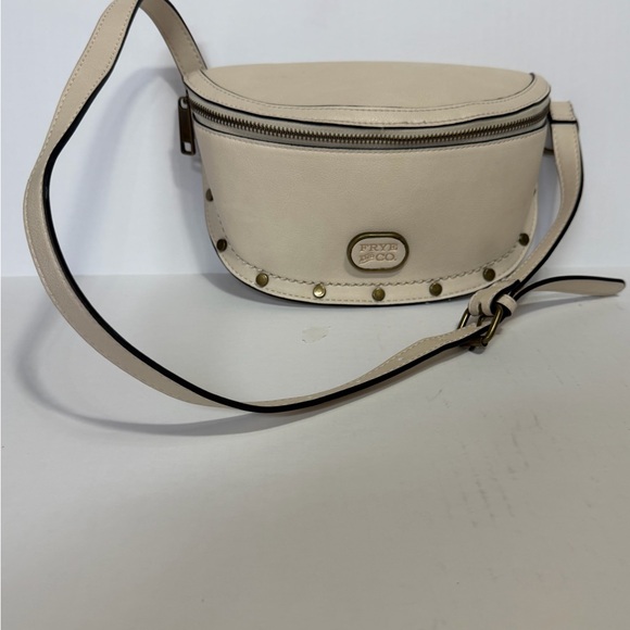 FRYE AND CO. Handbags - FRYE AND CO. Beige FannyPack with Gold Accents
